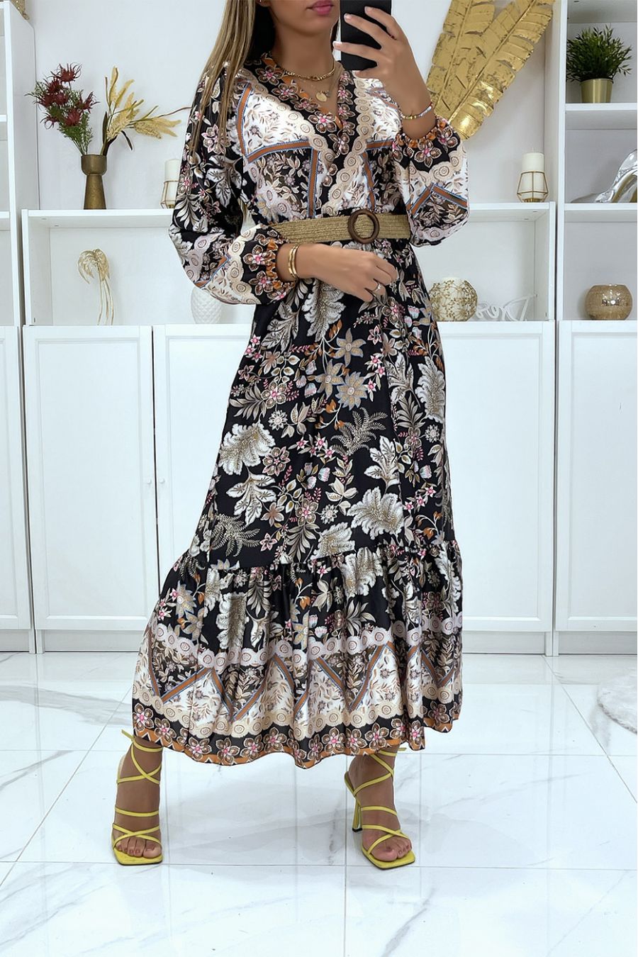 Longue robe noire satiné croisé motif fleuris avec ceinture - 3