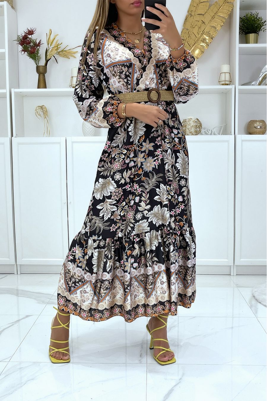Longue robe noire satiné croisé motif fleuris avec ceinture - 4