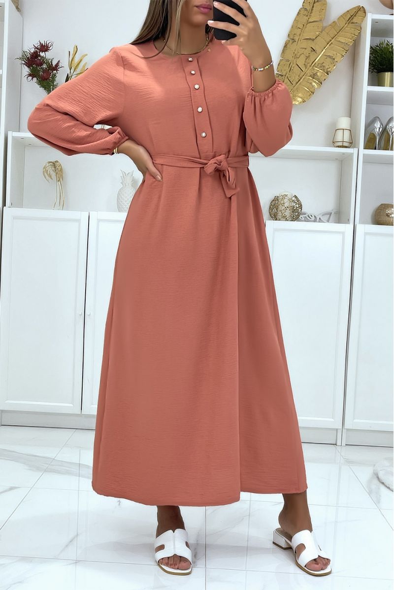 Robe longue rose foncée à col montant et manches longues couverte et ceinturé à la taille - 2