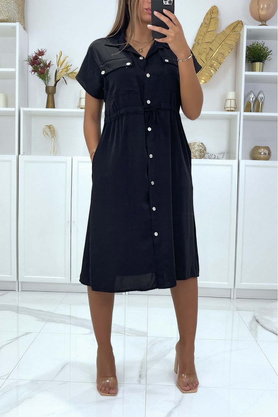 Robe noire boutonné avec poches au buste et ajustable à la taille - 3