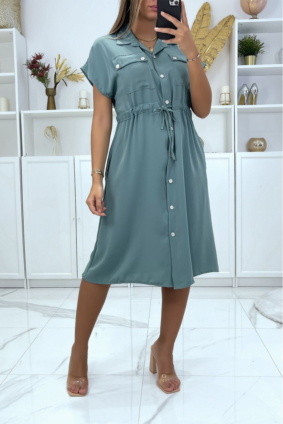 Robe vert d'eau boutonné avec poches au buste et ajustable à la taille - 1