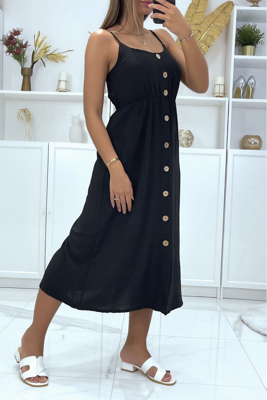Longue robe noire boutonné avec bretelle ajustable  - 3