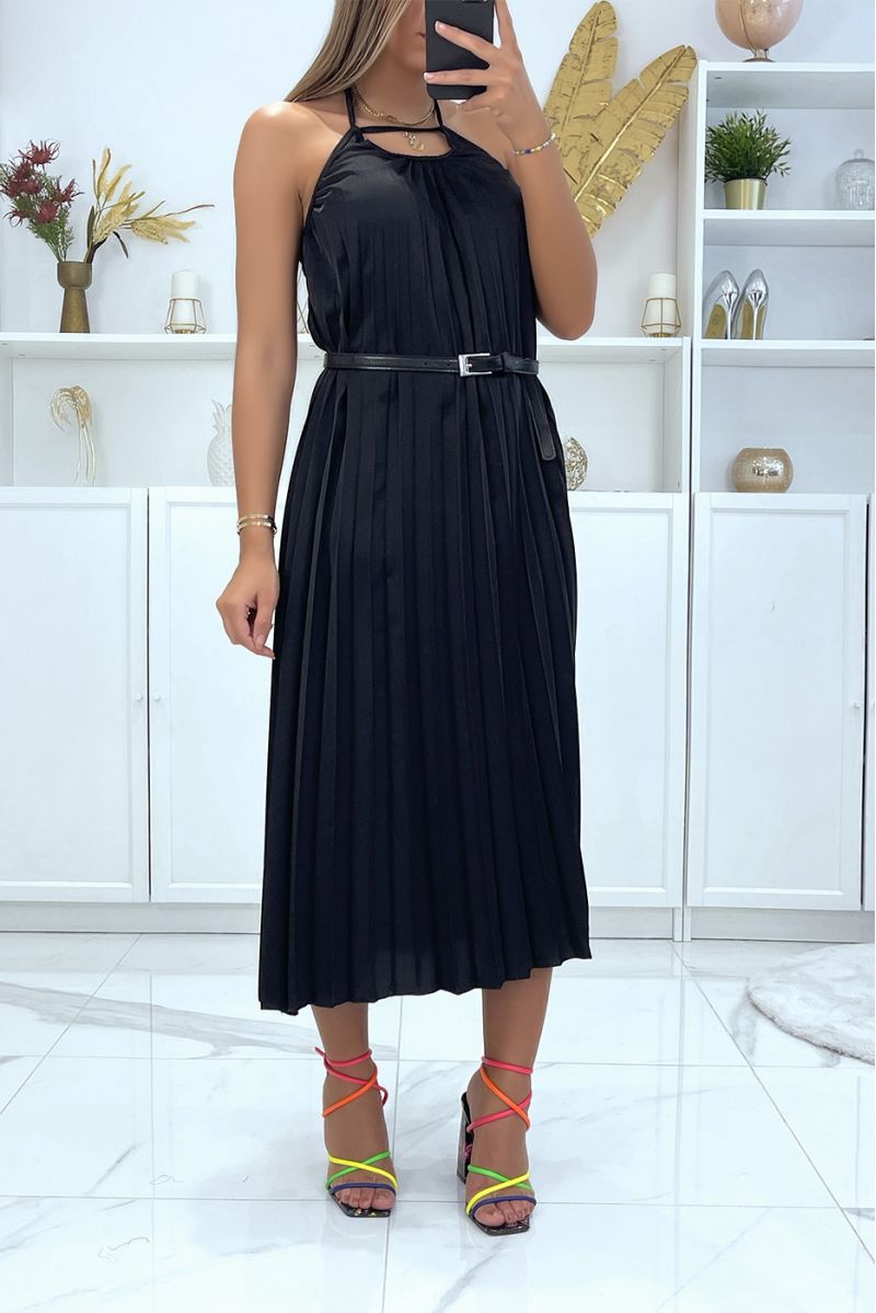 Longue robe plissé noir à bretelle avec ceinture - 2
