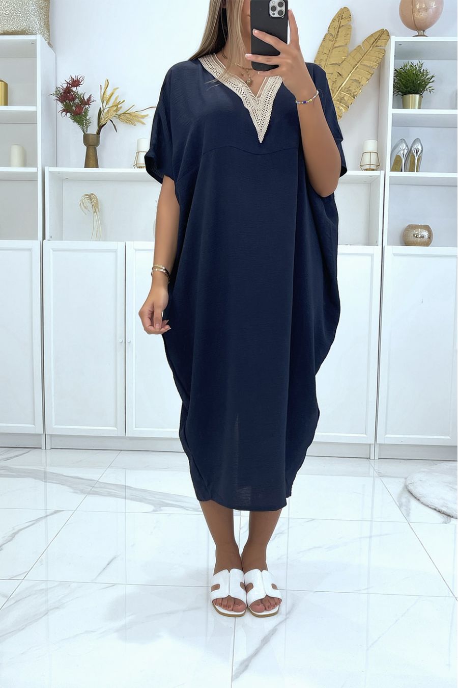 Marineblauwe oversized tuniekjurk met vleermuismouwen en kant aan de kraag - 1