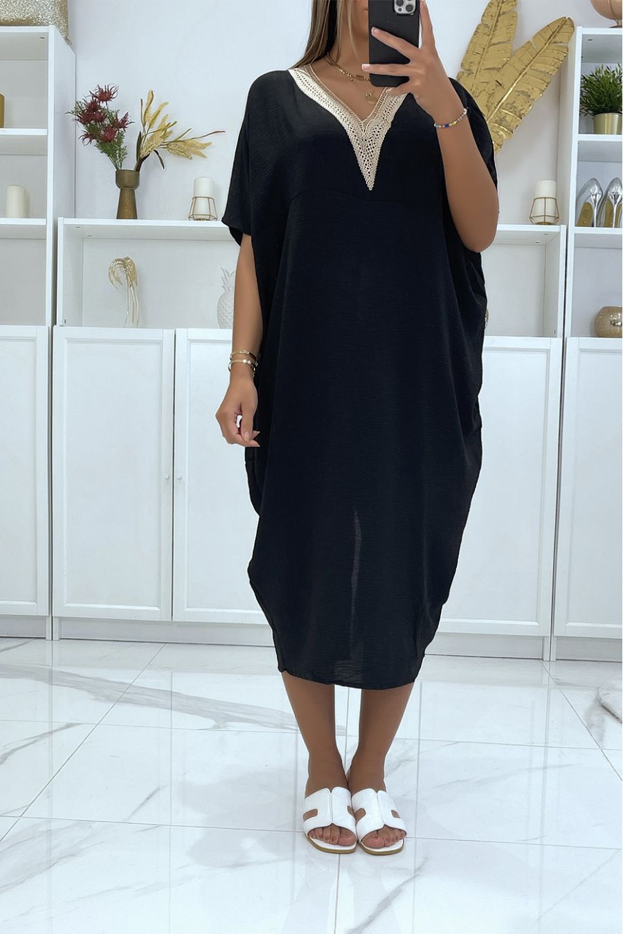 Robe tunique noire oversize coupe chauve souris avec dentelle au col - 2