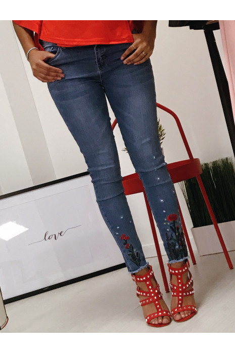 Jeans slim fashion avec broderie. Mode femme ptl - s2905 - 1