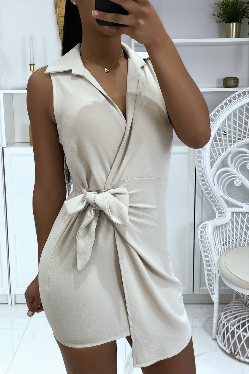 Short beige wrap dress fitted at the waist with pretty lapel collar - 1