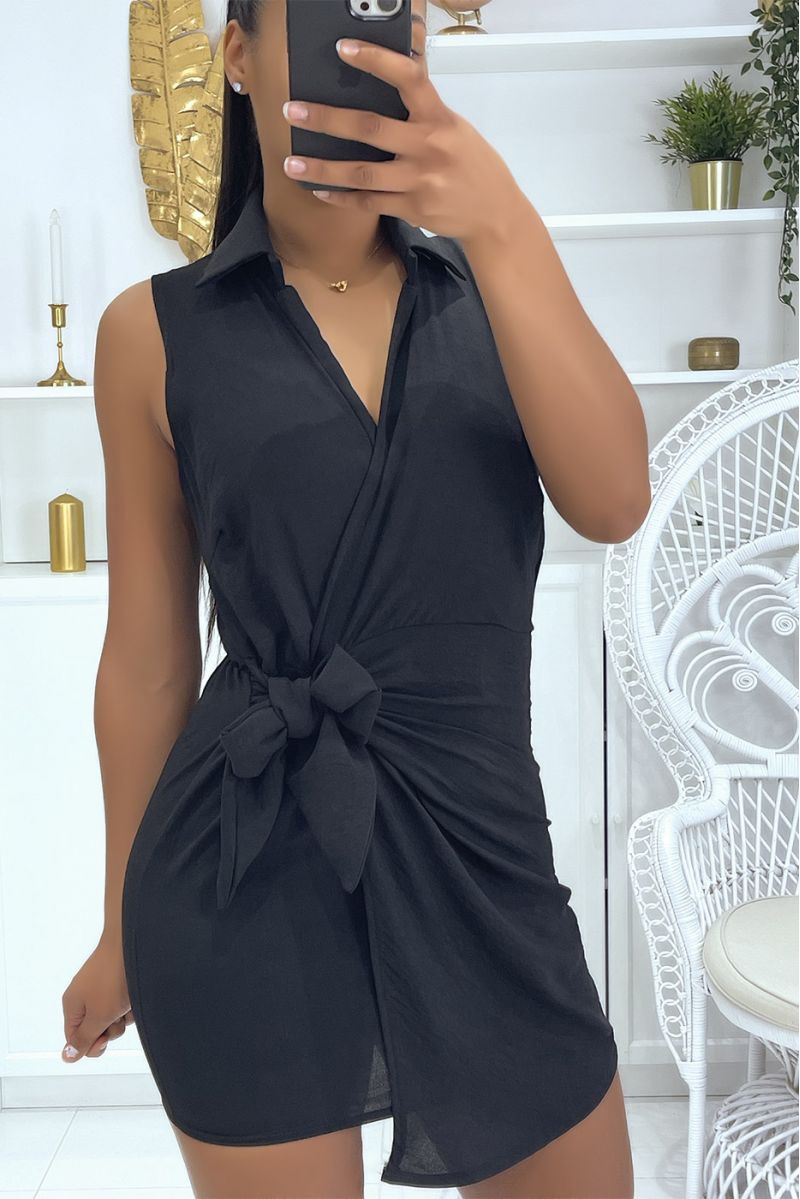 Short black wrap dress fitted at the waist with pretty lapel collar - 1