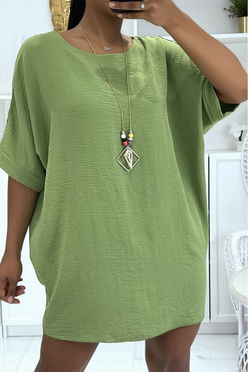 Oversized top / loose green tunic with mid-length sleeves, round neck and pretty bohemian-effect necklace - 1