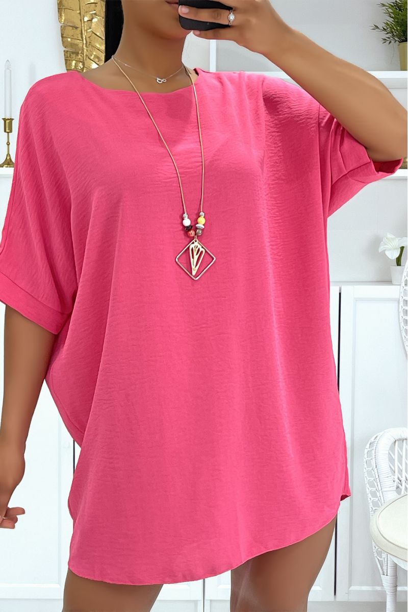Oversized top / Loose fuchsia tunic with mid-length sleeves, round neck and pretty bohemian-effect necklace - 1