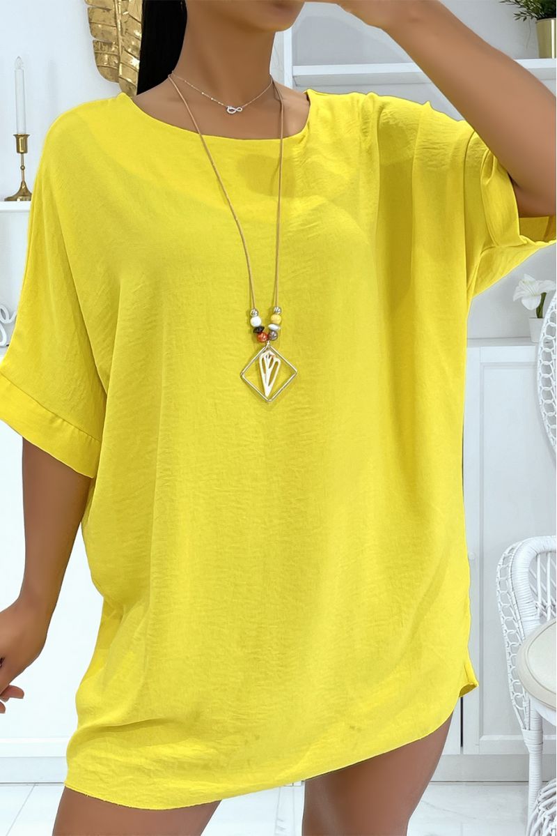 Oversized top / Loose yellow tunic with mid-length sleeves, round neck and pretty bohemian-effect necklace - 1