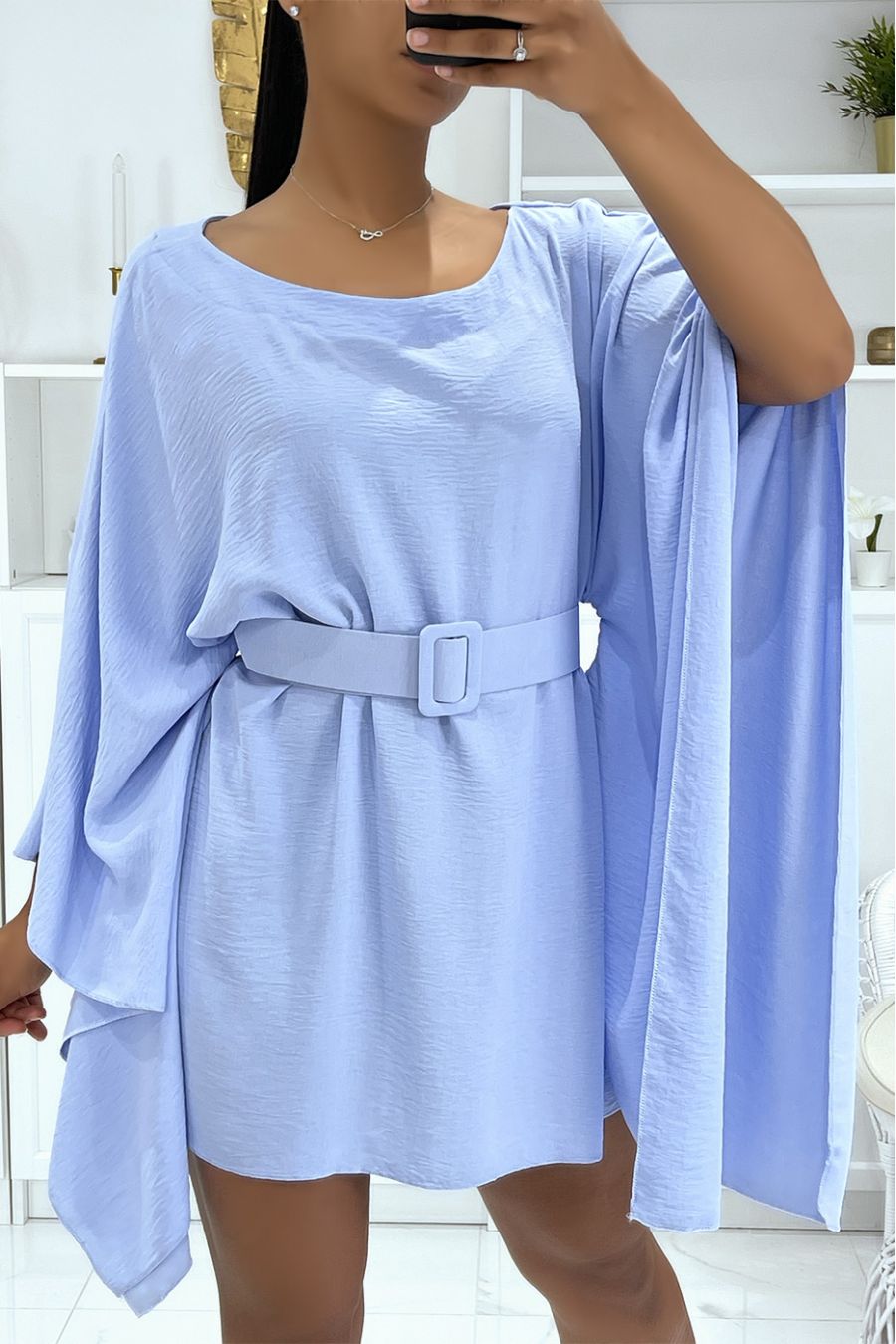 Turquoise tuniek met ceintuur en super trendy vleermuismouwen - 1