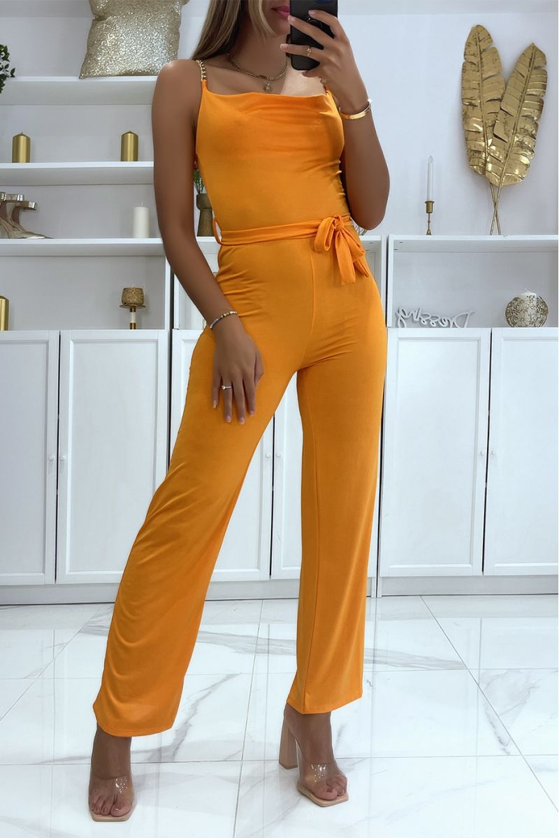 Combinaison pantalon orange à bretelles en chaines dorées et ceinture à la taille - 1