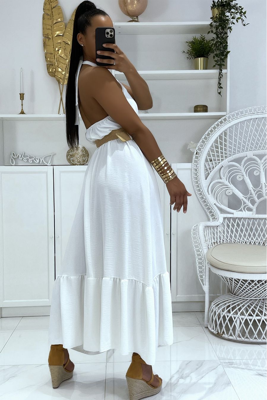 Long white dress with round neck and boho chic style straw effect belt - 4
