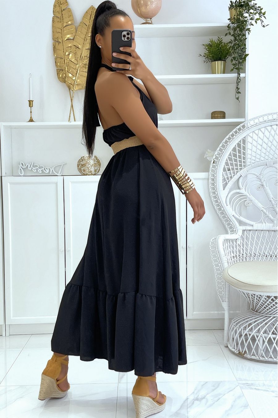 Long black dress with round neck and boho chic style straw effect belt - 3