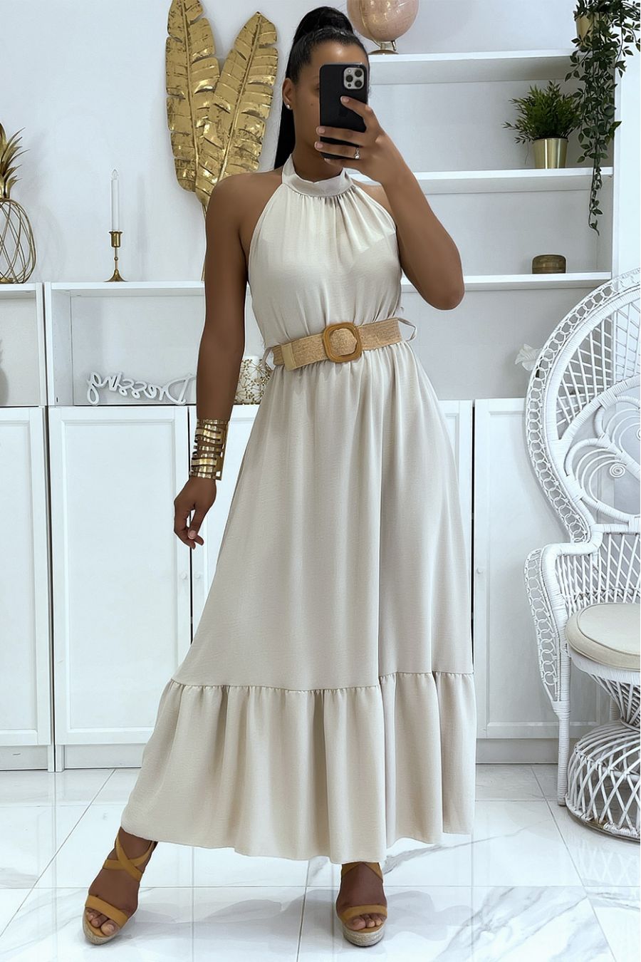 Long beige dress with round neck and boho chic style straw effect belt - 1