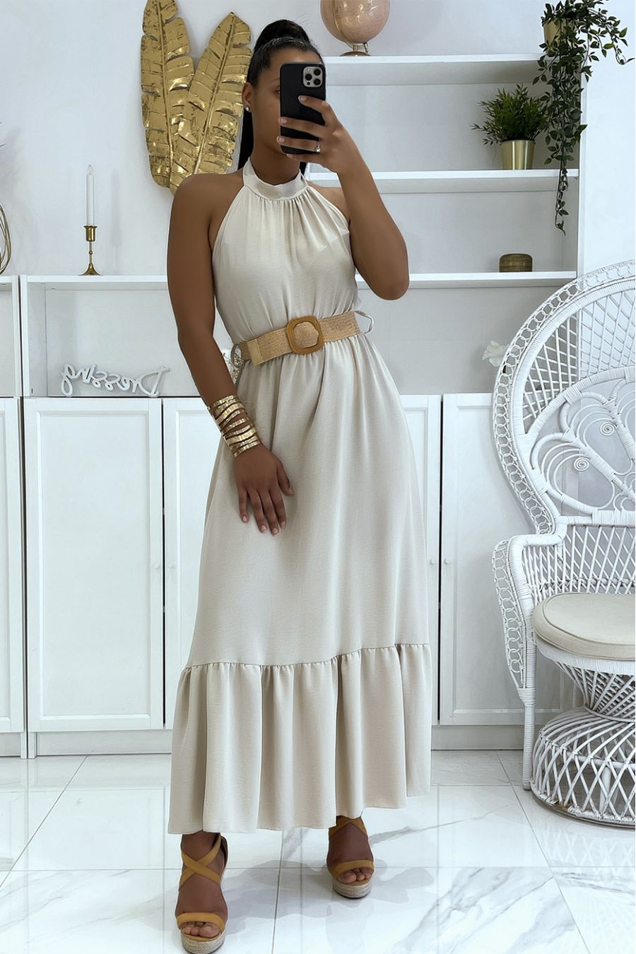 Long beige dress with round neck and boho chic style straw effect belt - 2