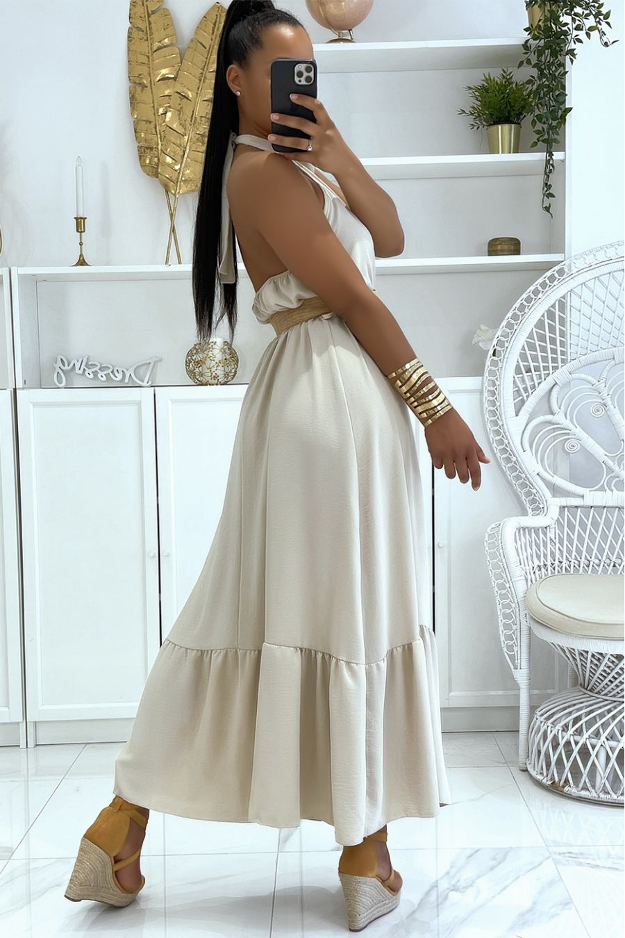 Long beige dress with round neck and boho chic style straw effect belt - 3
