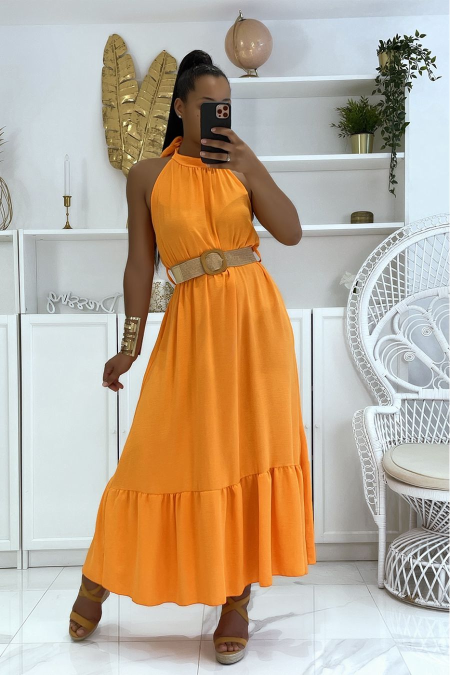 Lange oranje jurk met ronde hals en riem in boho-chique stijl met
