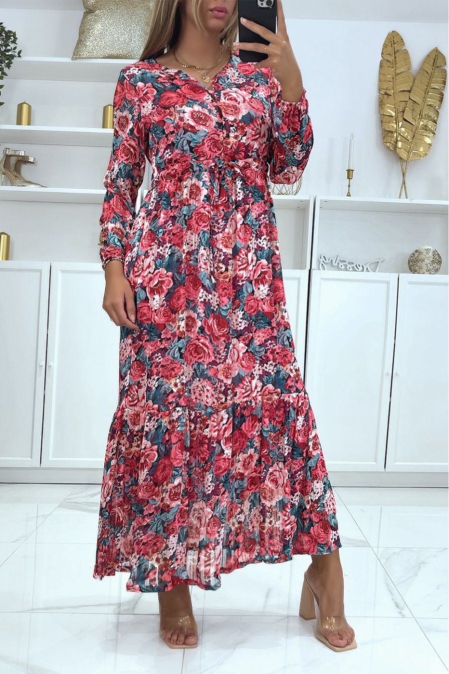 Lange fuchsia roze bloemenjurk V-hals getailleerd in de taille met mooie gouden strepen - 2