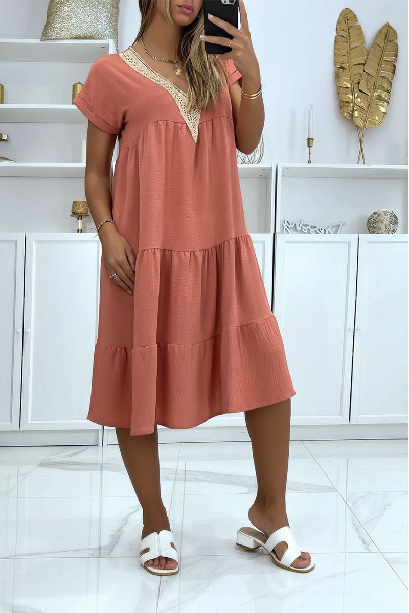 Dark pink v-neck ruffled dress with pretty gold details at the collar - 2