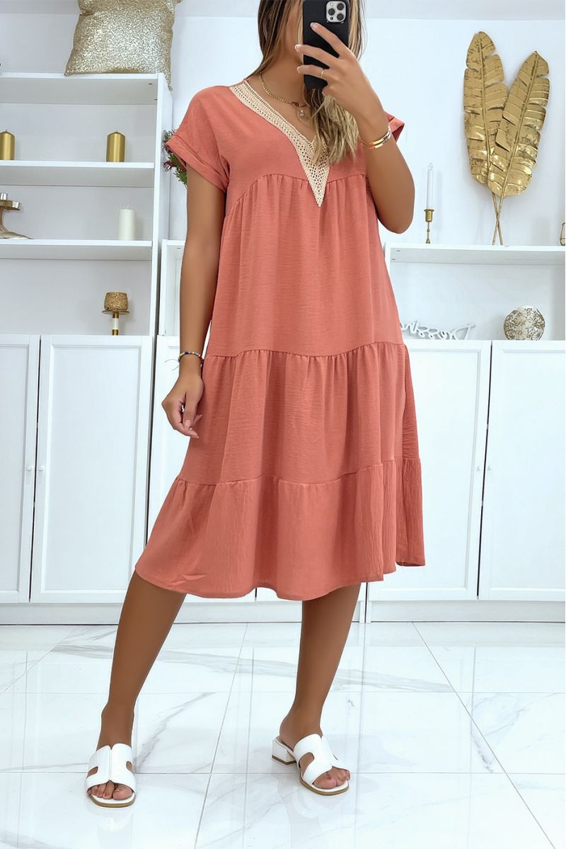 Dark pink v-neck ruffled dress with pretty gold details at the collar - 3