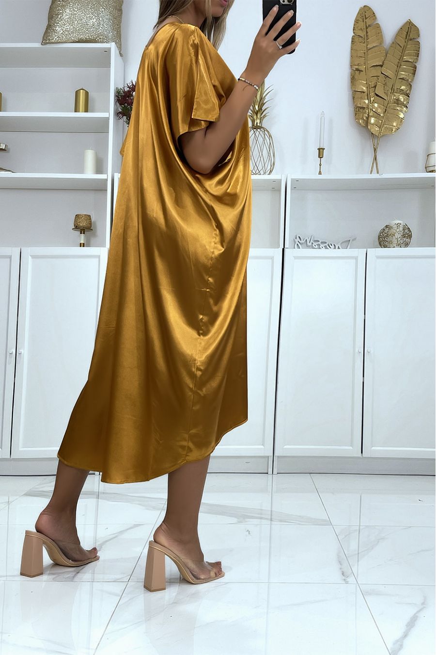 Mid-length loose bronze satin V-neck dress - 4
