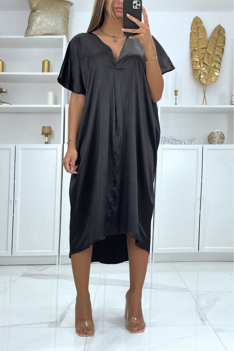 Robe mi-longue noire ample satinée col V - 2