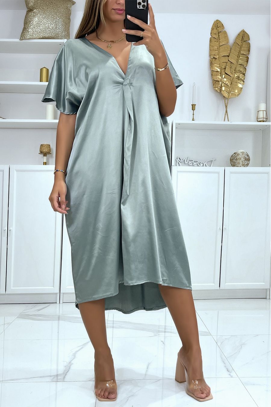 Loose green semi-long satin V-neck dress - 2