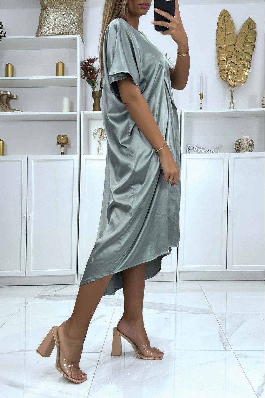 Loose green semi-long satin V-neck dress - 4