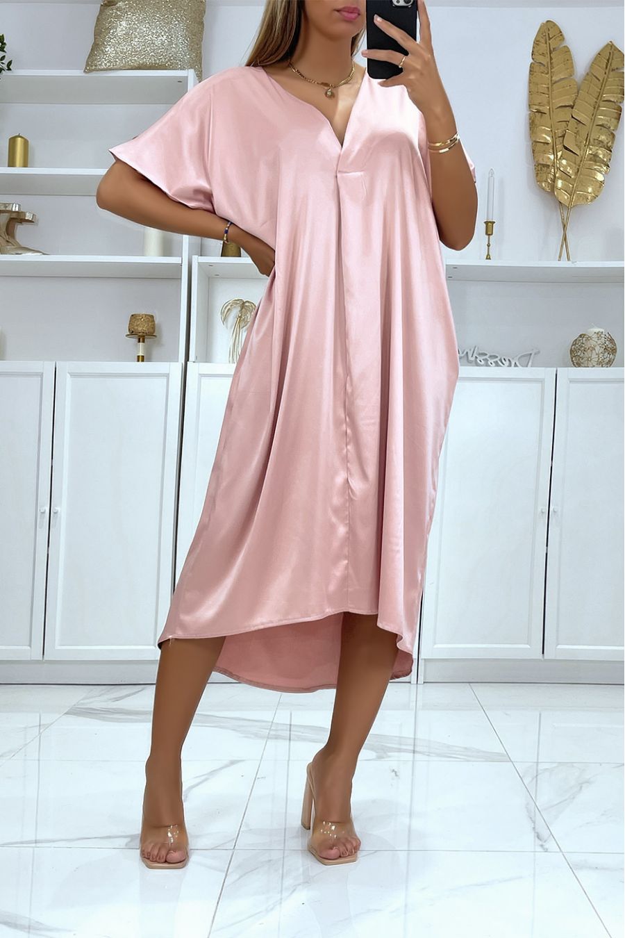 Loose pink satin V-neck midi dress - 3
