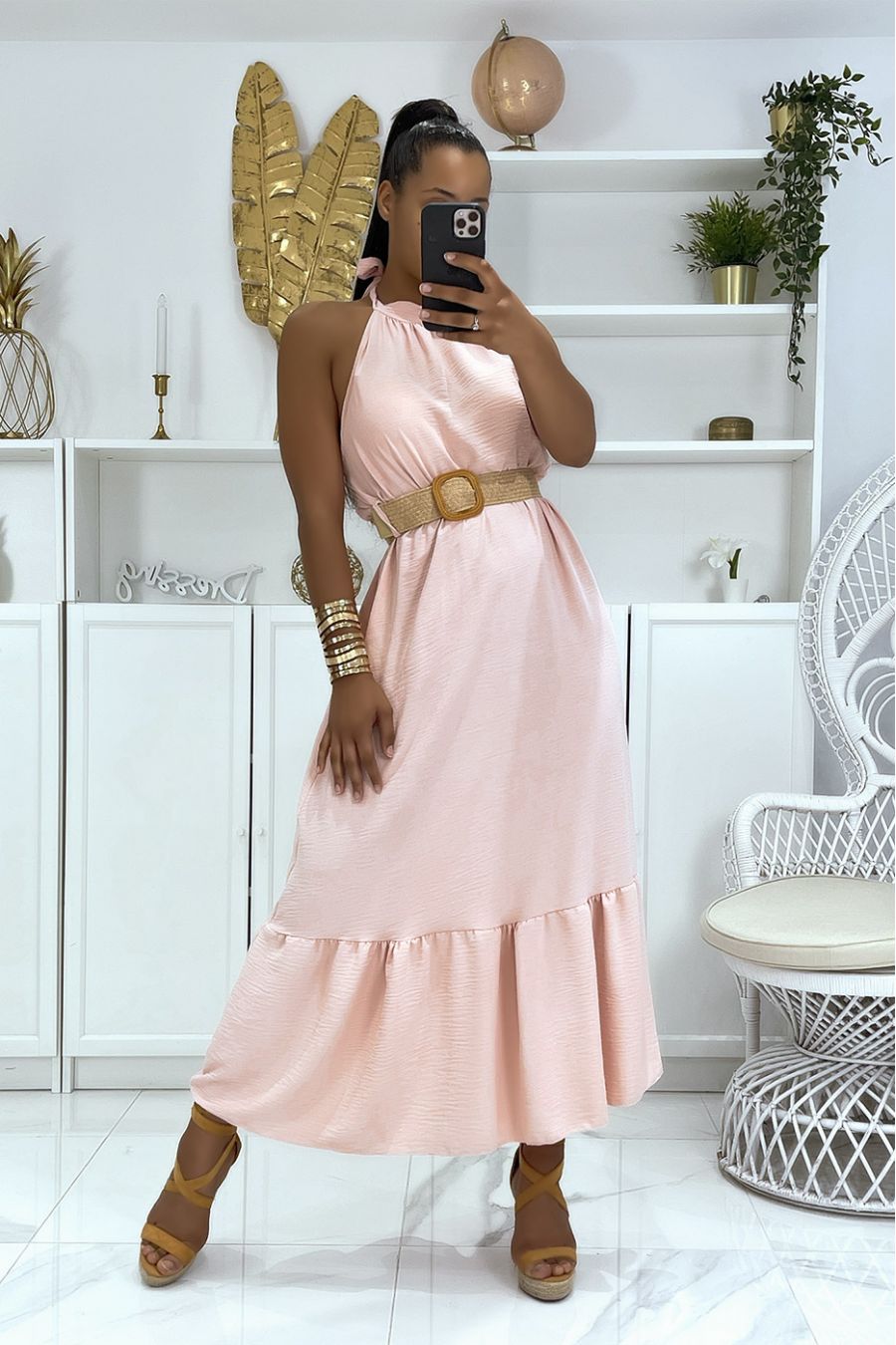 Long pink dress with round neck and boho chic style straw effect belt - 1