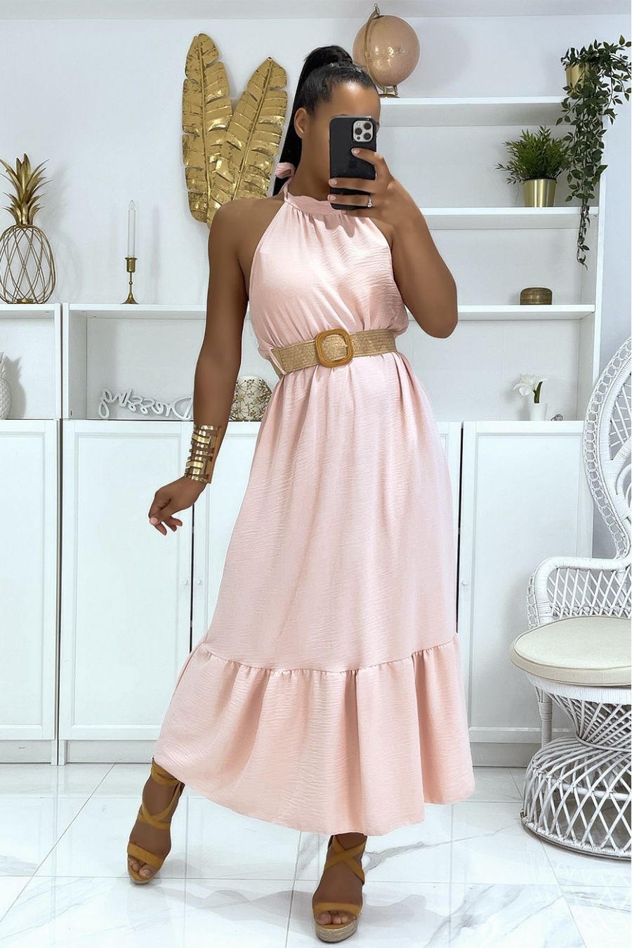 Long pink dress with round neck and boho chic style straw effect belt - 2