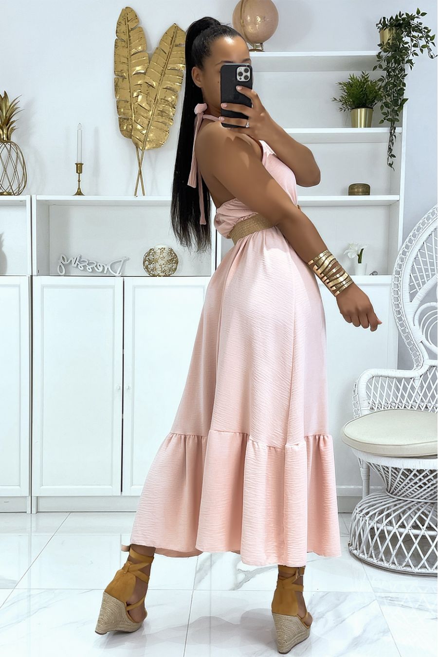 Long pink dress with round neck and boho chic style straw effect belt - 3