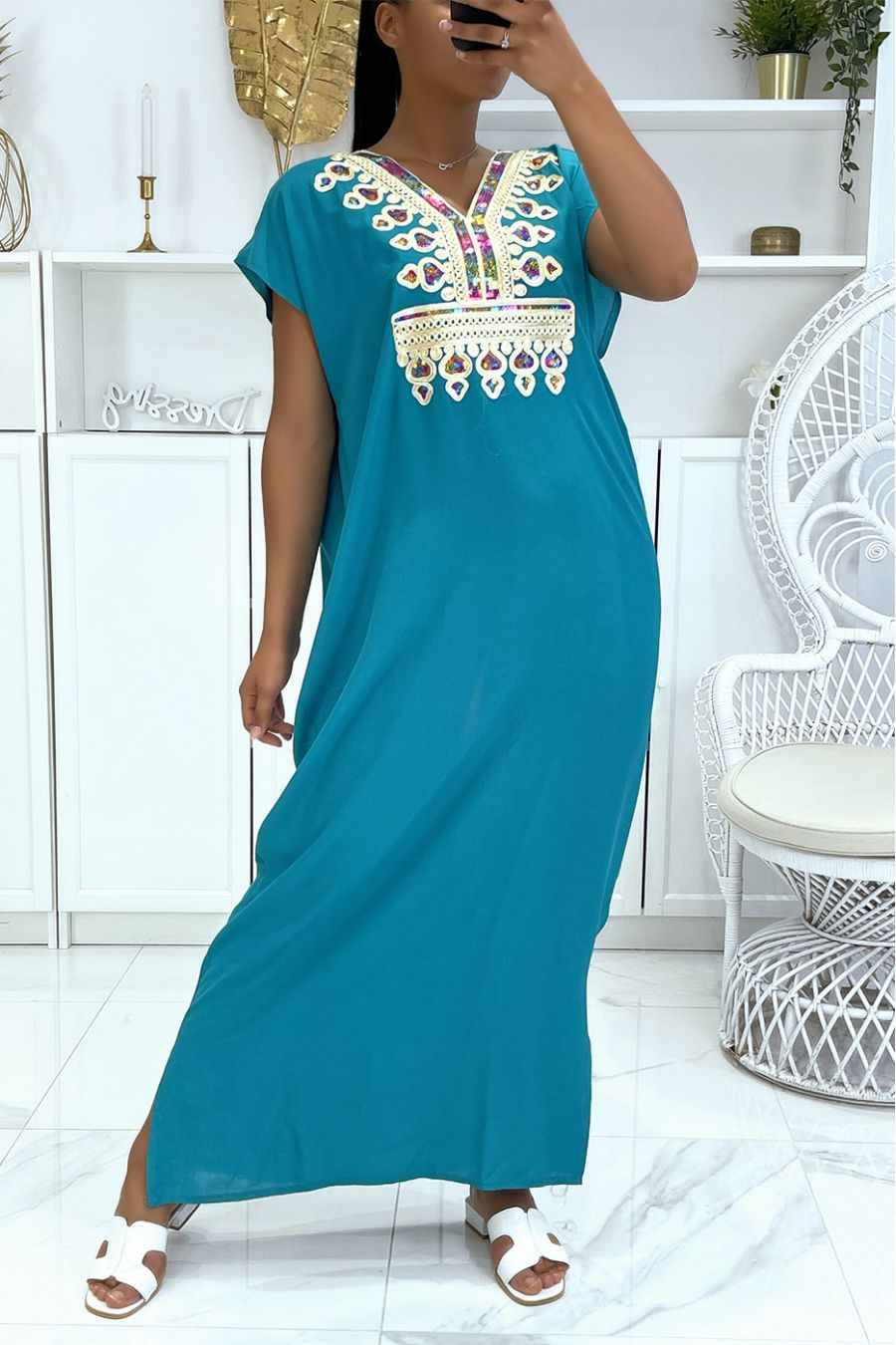 Lange zomerjurk, groene djellaba met mooi oosters patroon versierd met strass - 1