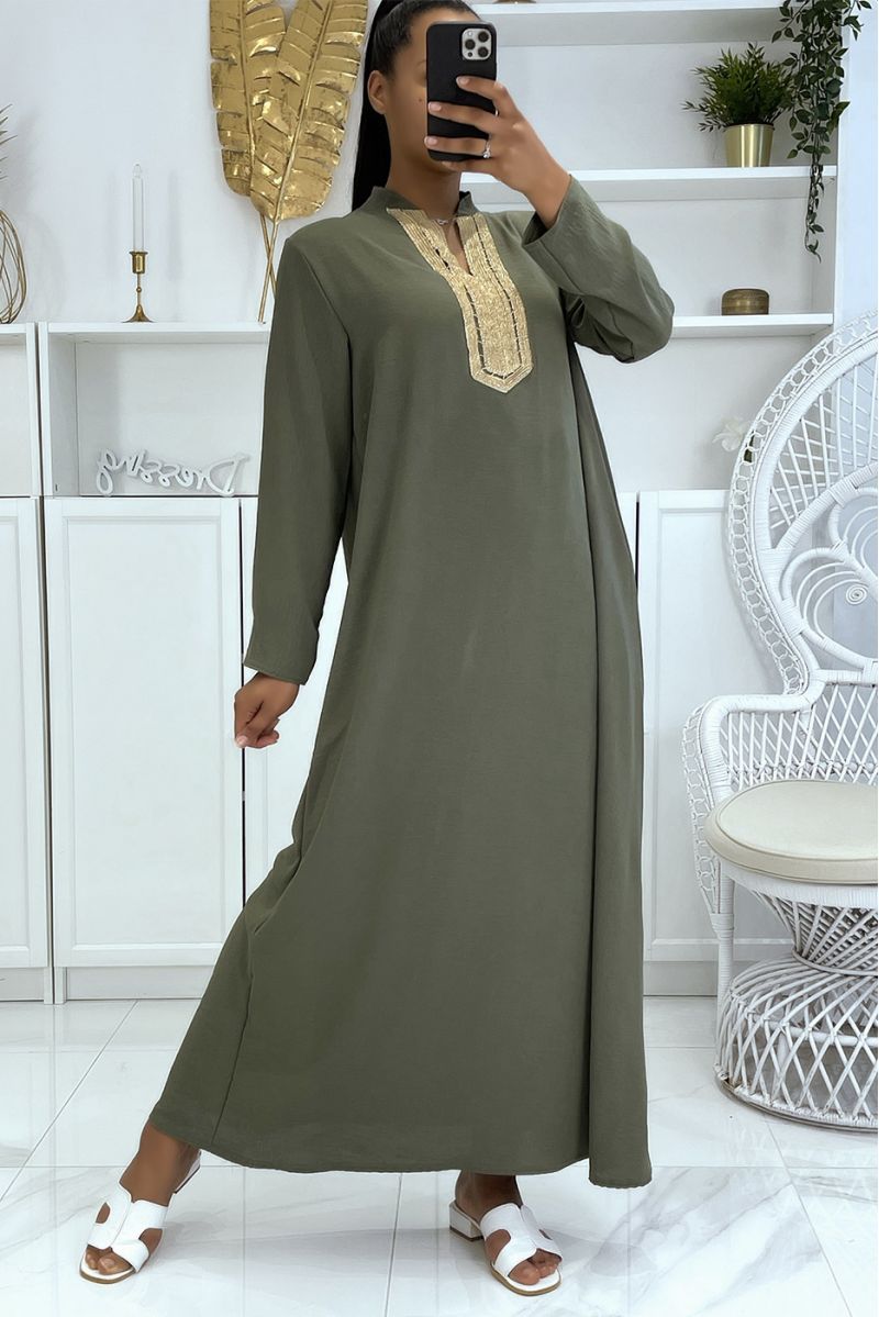 Lange kaki abaya met lange mouwen en gouden borduursel op de kraag - 2