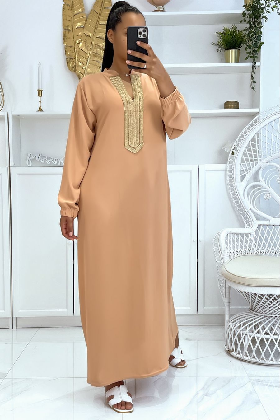 Pale pink dress with long sleeves and gold embroidered collar - 2