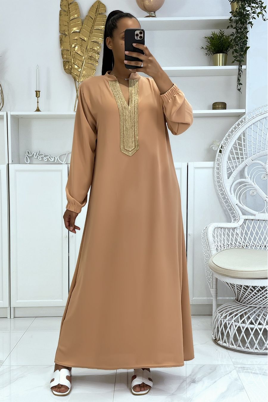 Pale pink dress with long sleeves and gold embroidered collar - 4