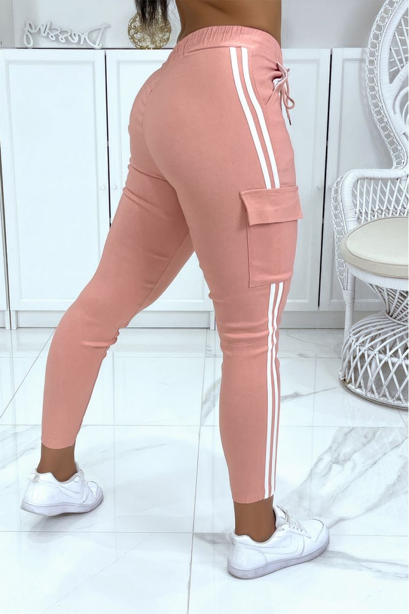 Pink jeggings with white stripes and pockets