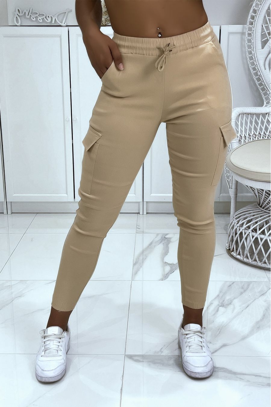 Beige jegging met witte strepen en zakken - 1