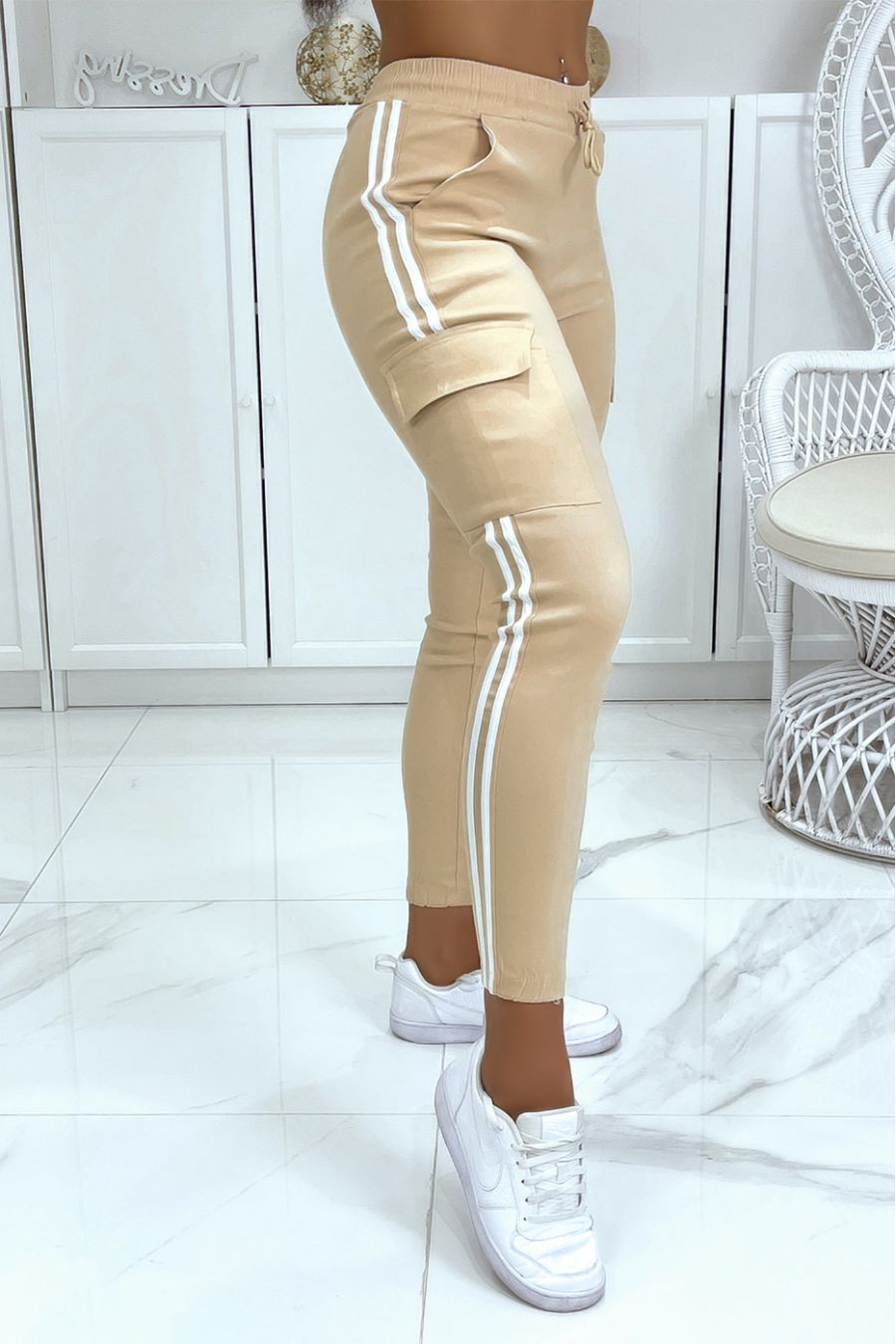 Beige jegging met witte strepen en zakken - 2