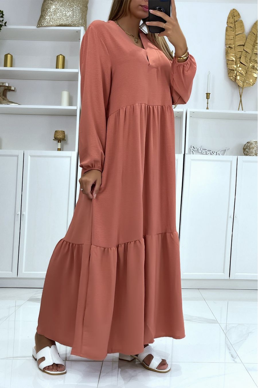 Longue robe over size rose en col V avec volant  - 3