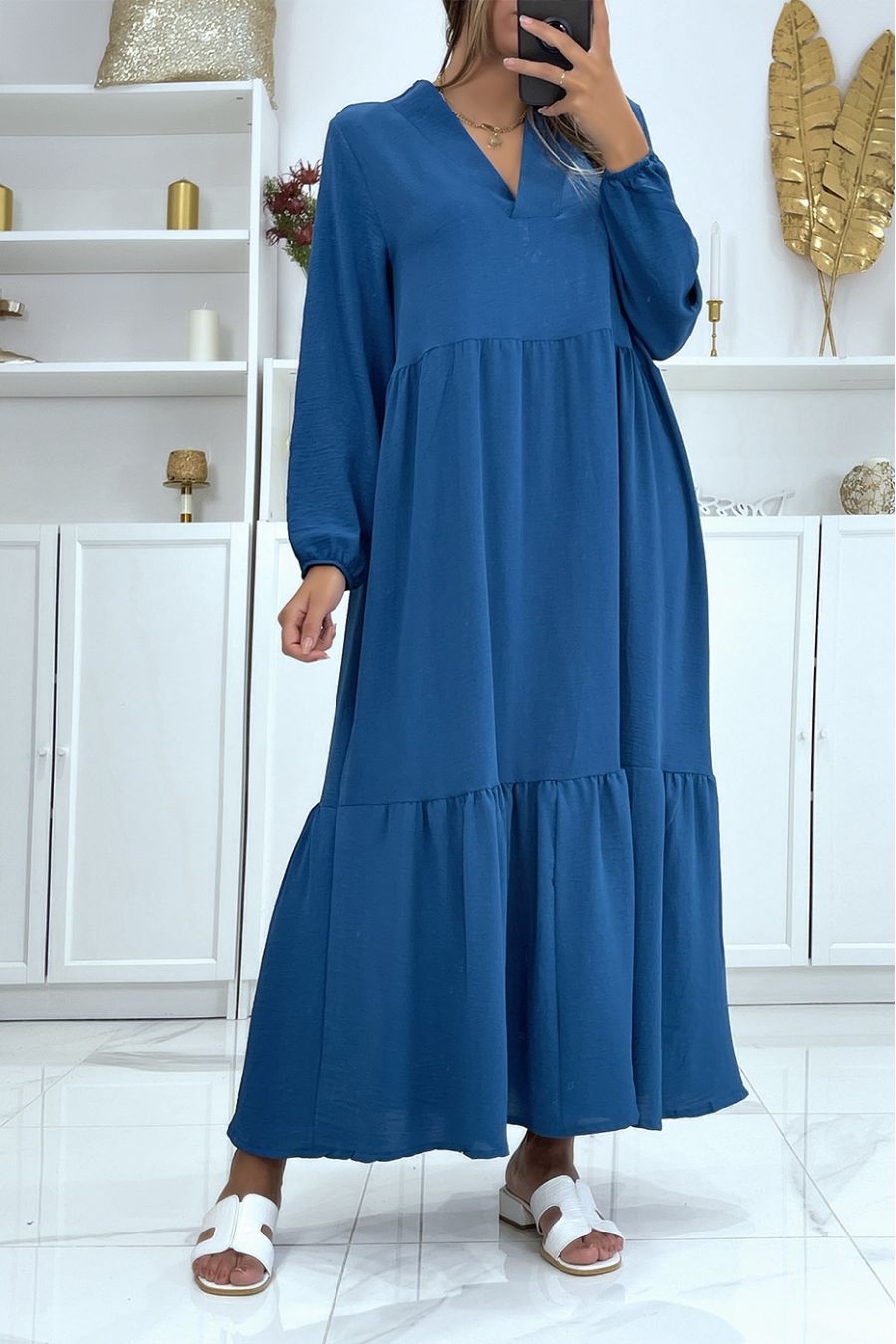 Longue robe over size indigo en col V avec volant  - 2