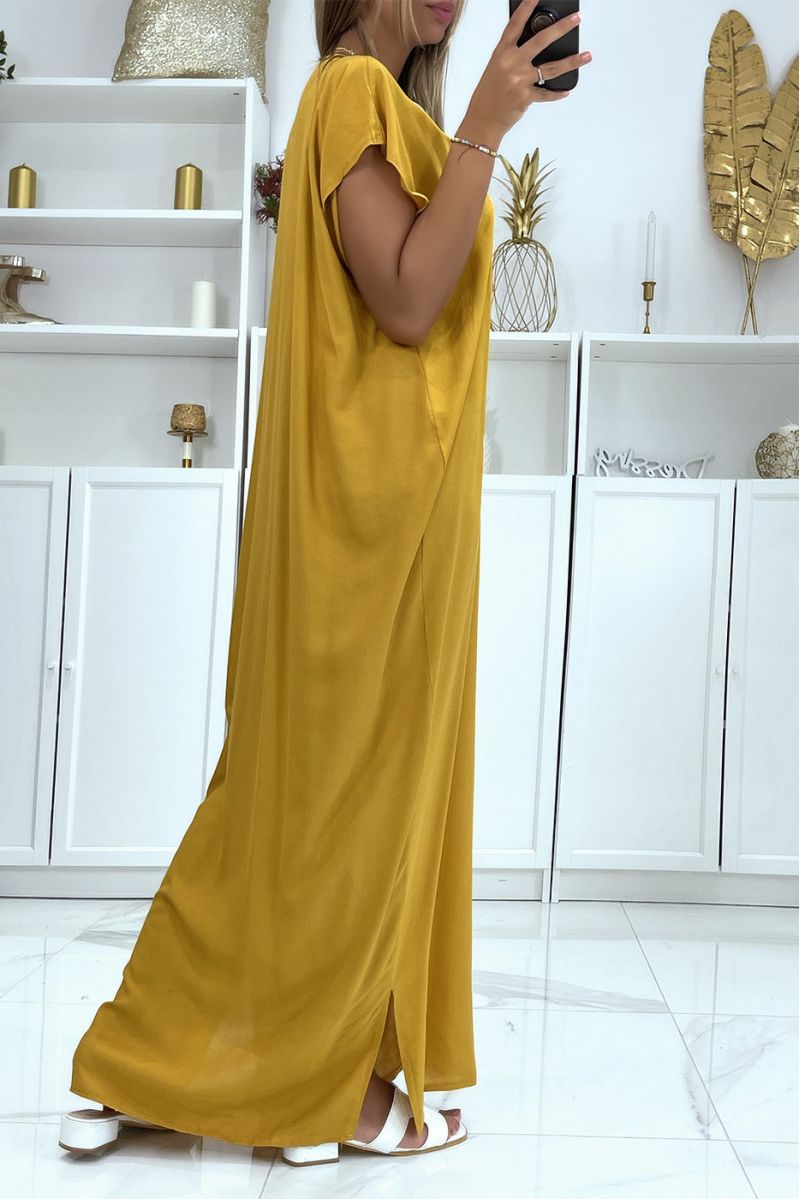 Longue robe djellaba moutarde avec joli motif brodé au col ornée de strass - 3