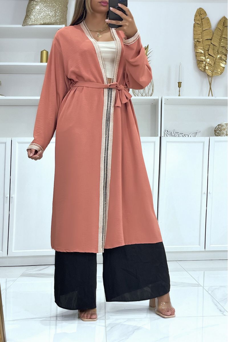 Long kimono rose foncé avec dentelle sur les contours  - 2