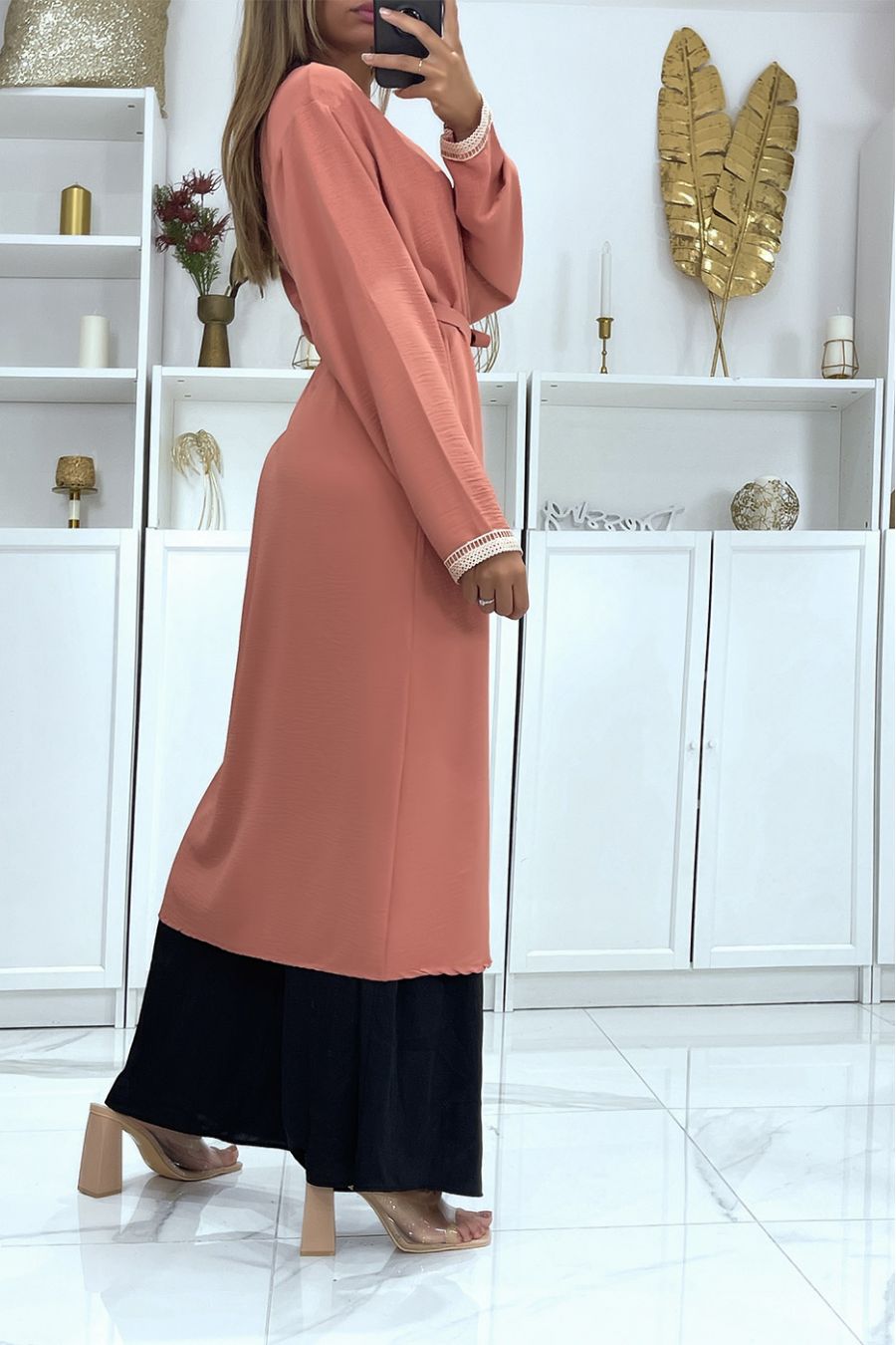 Long kimono rose foncé avec dentelle sur les contours  - 3