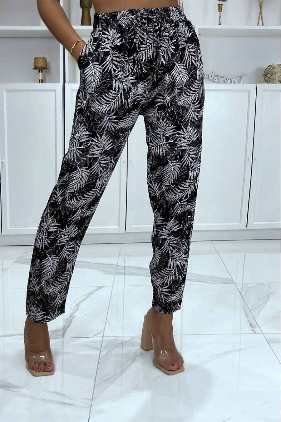 Pantalon noir et blanc à motif feuillage, fluide élastique à la taille
