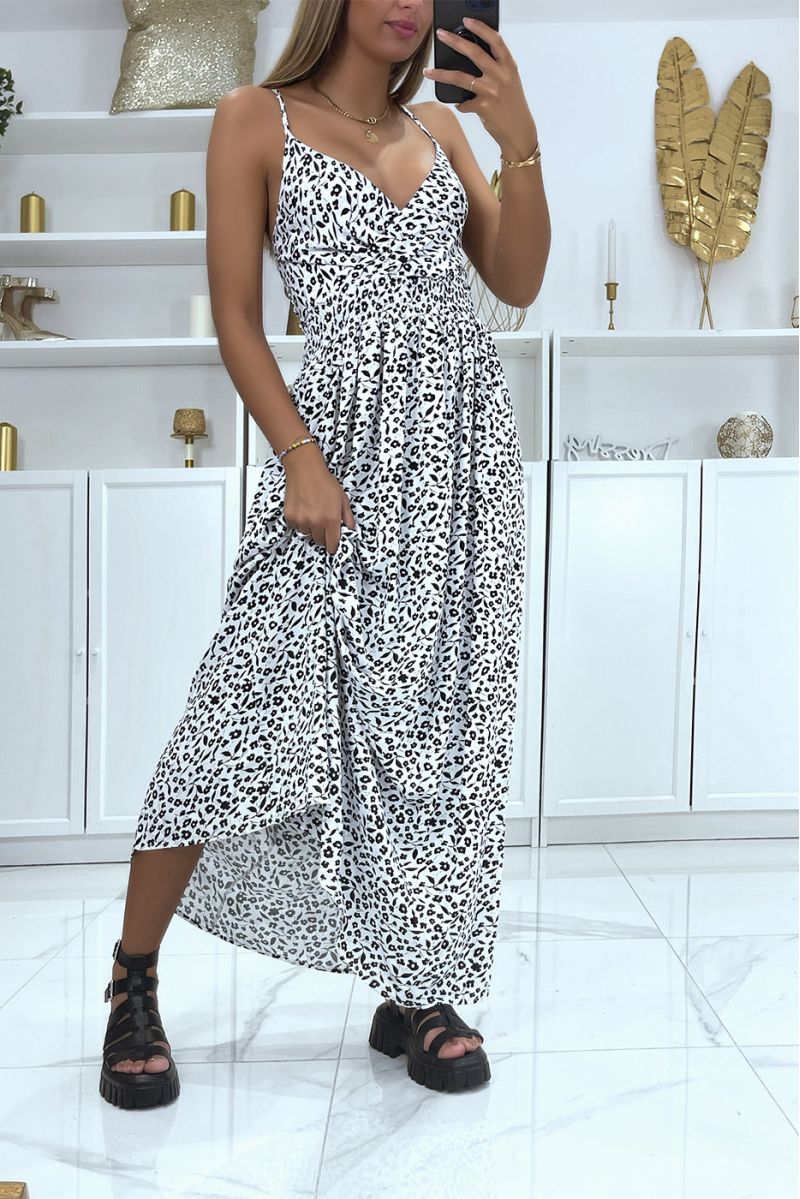 Longue robe blanche avec motif fleuris très chic  - 2