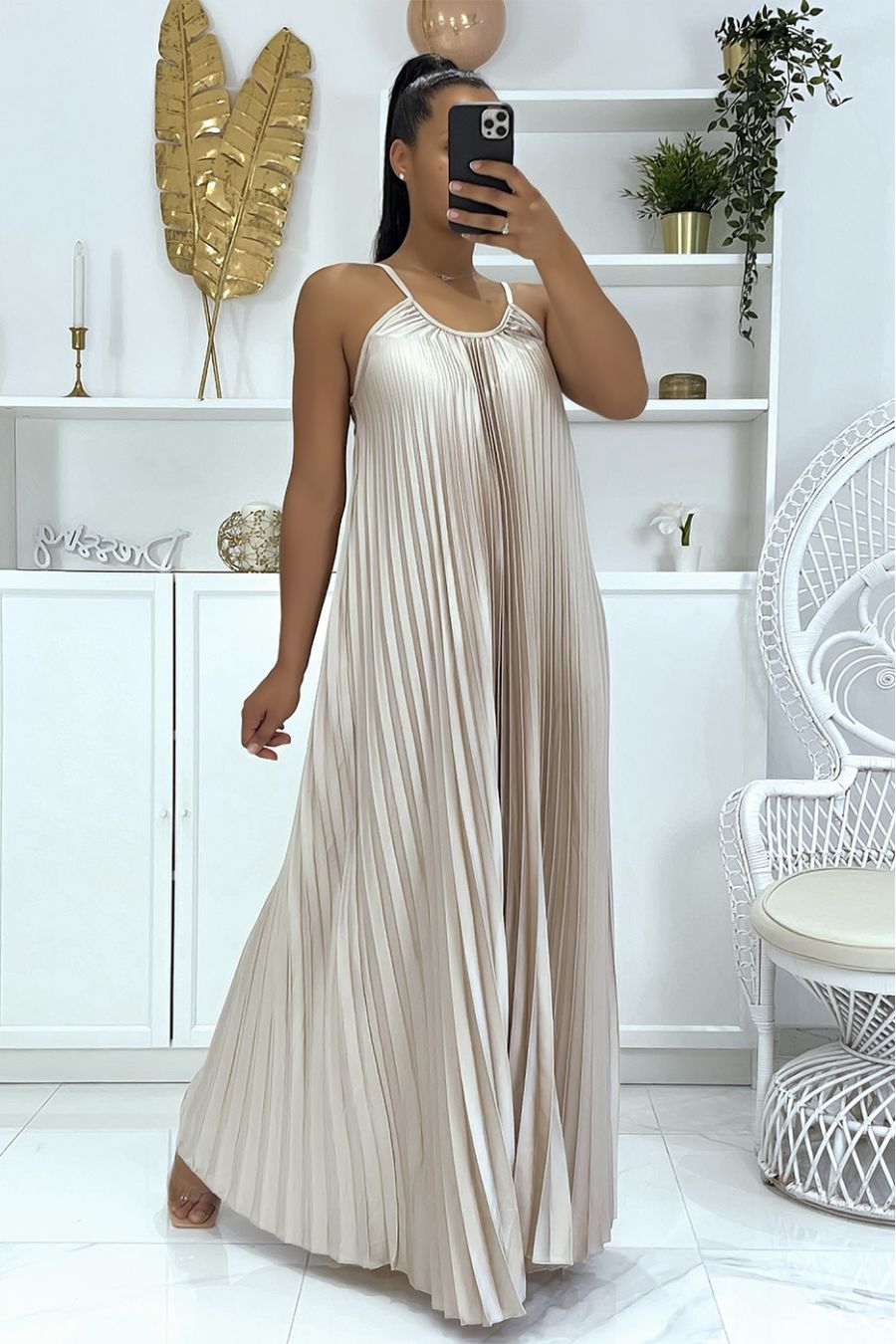 Longue robe plissé beige très class  - 3