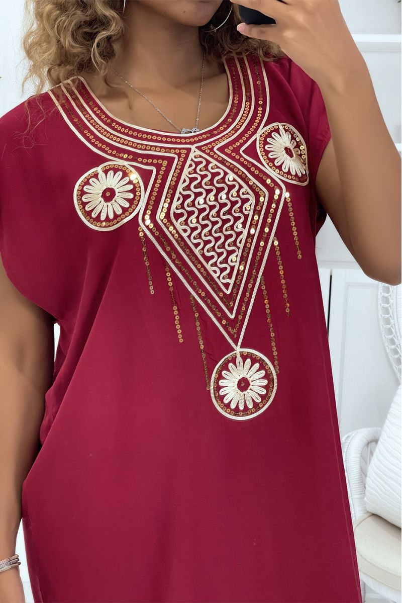 Burgundy djellaba dress very comfortable to wear with pretty embroidered pattern on the collar adorned with rhinestones - 4